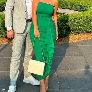 ONLY WORN ONCE Emerald Bodycon dress! Size 2 (fits Iike 4). Very comfortable.